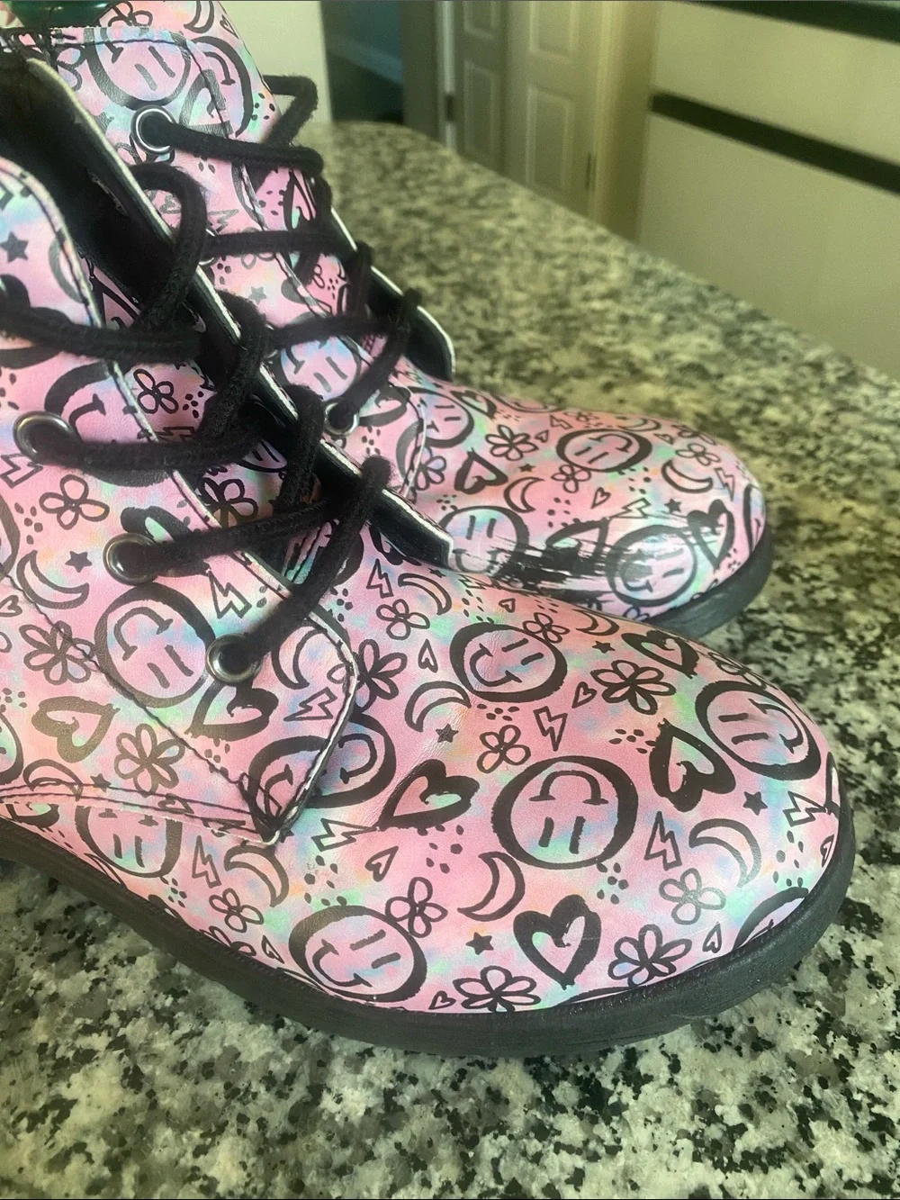 Fabkids Smiley & Heart Print graphic side zipper Lace-Up Boots